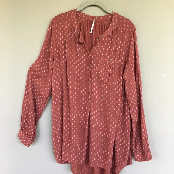Free People Boho Printed Shirt Size Medium 1/2 Button Long Sleeves Rushing Back - Picture 2 of 10